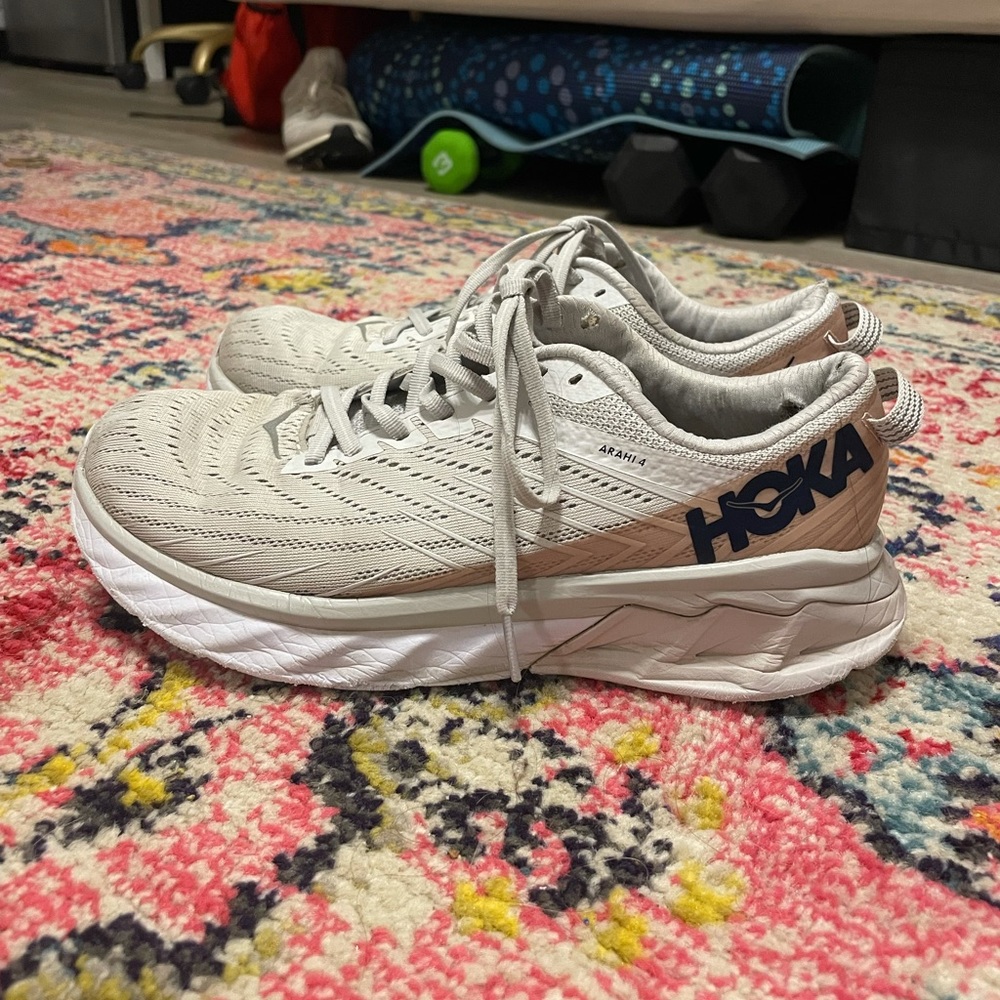 HOKA ONE ONE Arahi 4 Running Shoes